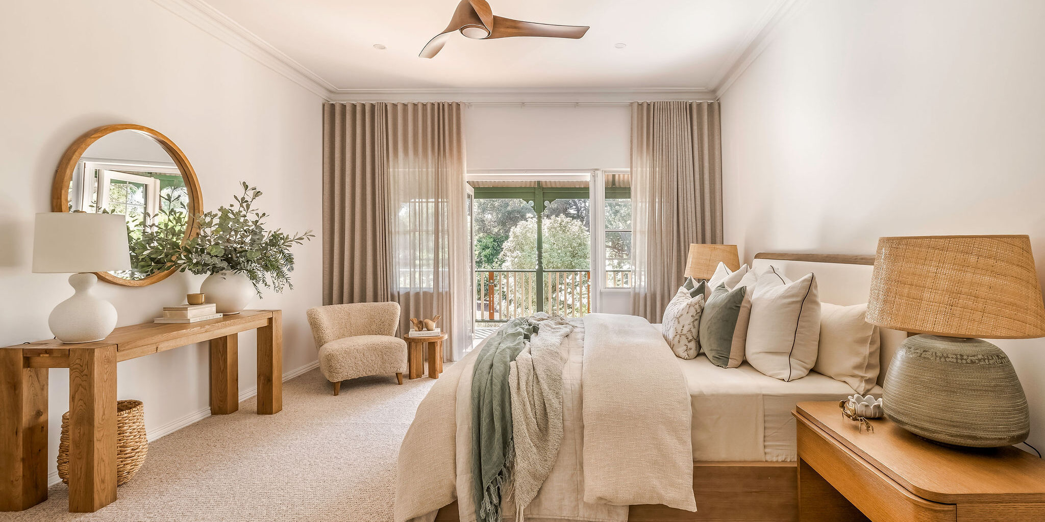 VillaKula_Seaview25_Bed1-6