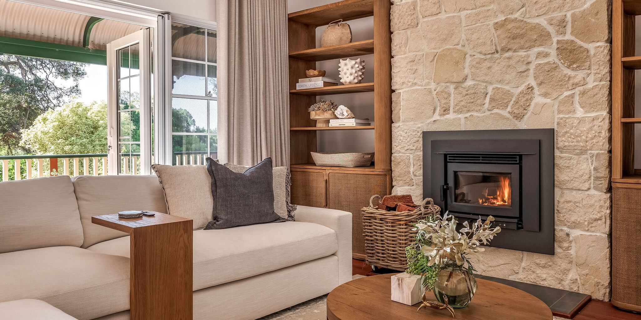 VillaKula_Seaview25_LivingRm-4